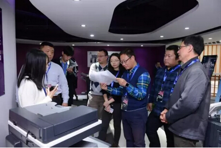 媒體嘉賓現場體驗柯尼卡美能達新品特色-科頤辦公