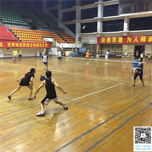 科頤辦公第三次羽毛球賽緊張進(jìn)行中