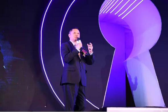 鐘登根副總經(jīng)理發(fā)表主題演講： 破繭成蝶，創(chuàng)啟新生-科頤辦公分享