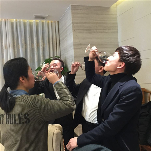 科頤2017年年會(huì)團(tuán)圓飯，把酒飲歡